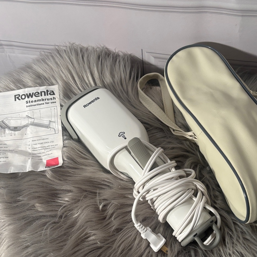 Rowen White Garment Steamer with Case